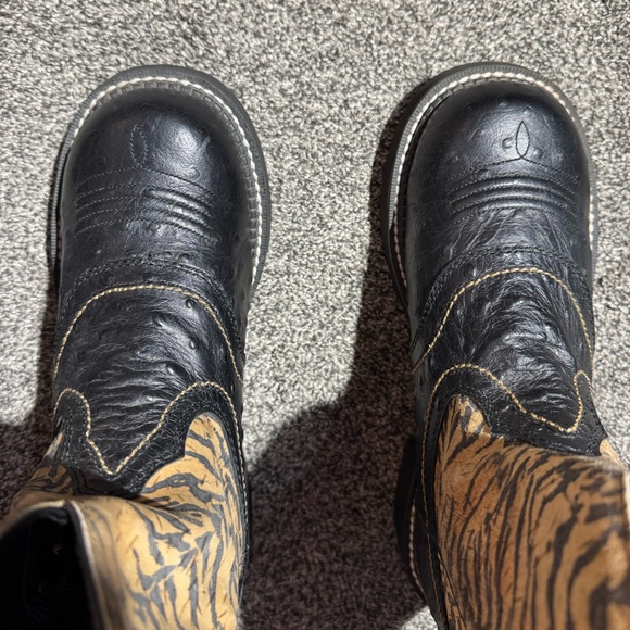 Justin Boots Black and Tan Heeled Boots - Picture 7 of 16